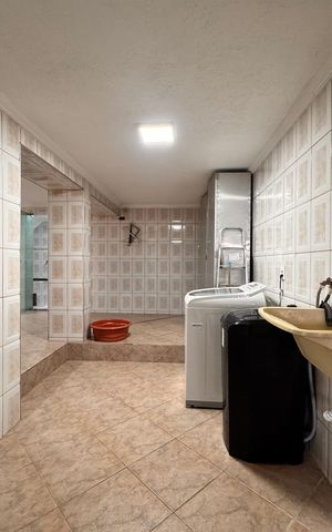 Casa à venda com 220m², 4 quartos e 3 vagas Casa à venda com 220m², 4 quartos e 3 vagasLavanderia