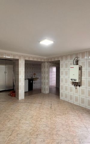 Casa à venda com 220m², 4 quartos e 3 vagas Casa à venda com 220m², 4 quartos e 3 vagasLavanderia