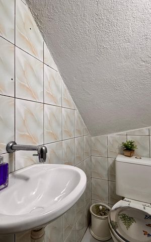 Casa à venda com 220m², 4 quartos e 3 vagas Casa à venda com 220m², 4 quartos e 3 vagasLavabo 2
