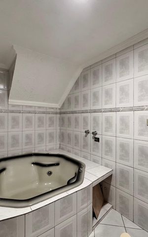 Casa à venda com 220m², 4 quartos e 3 vagas Casa à venda com 220m², 4 quartos e 3 vagasBanheiro 2
