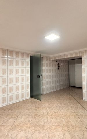 Casa à venda com 220m², 4 quartos e 3 vagas Casa à venda com 220m², 4 quartos e 3 vagasLavanderia