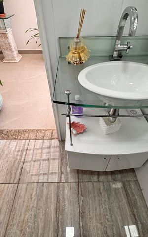 Casa à venda com 220m², 4 quartos e 3 vagas Casa à venda com 220m², 4 quartos e 3 vagasLavabo