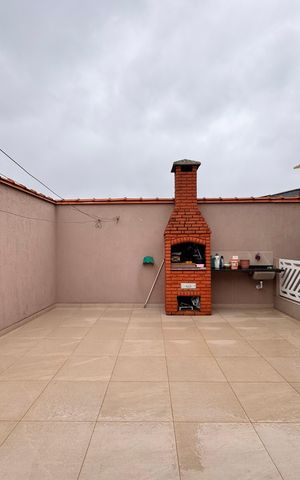 Casa à venda com 220m², 4 quartos e 3 vagas Casa à venda com 220m², 4 quartos e 3 vagasQuintal e área gourmet