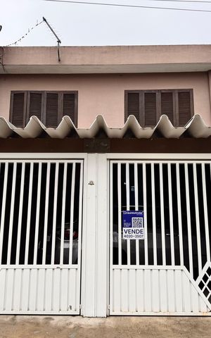 Casa à venda com 220m², 4 quartos e 3 vagas Casa à venda com 220m², 4 quartos e 3 vagasFachada + plaquinha