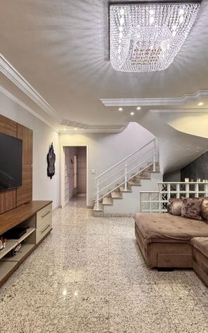 Casa à venda com 220m², 4 quartos e 3 vagas Casa à venda com 220m², 4 quartos e 3 vagasSala