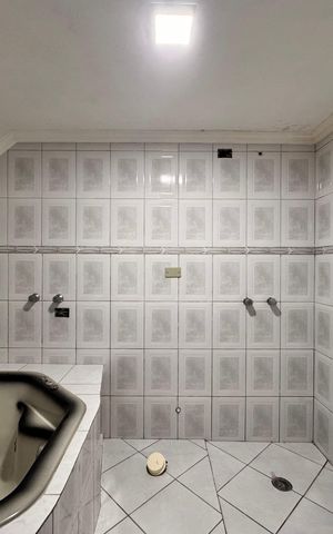 Casa à venda com 220m², 4 quartos e 3 vagas Casa à venda com 220m², 4 quartos e 3 vagasBanheiro 2