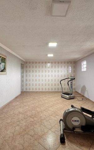 Casa à venda com 220m², 4 quartos e 3 vagas Casa à venda com 220m², 4 quartos e 3 vagasQuarto 4