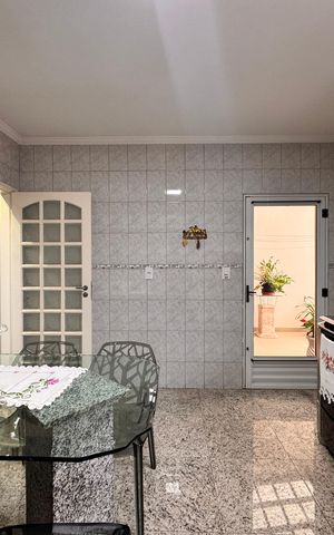 Casa à venda com 220m², 4 quartos e 3 vagas Casa à venda com 220m², 4 quartos e 3 vagasCozinha