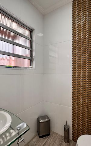Casa à venda com 220m², 4 quartos e 3 vagas Casa à venda com 220m², 4 quartos e 3 vagasLavabo