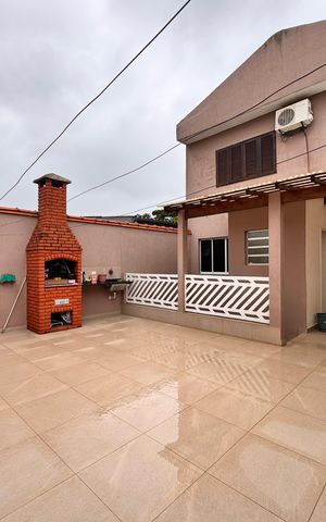 Casa à venda com 220m², 4 quartos e 3 vagas Casa à venda com 220m², 4 quartos e 3 vagasQuintal e área gourmet