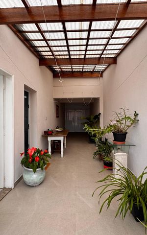 Casa à venda com 220m², 4 quartos e 3 vagas Casa à venda com 220m², 4 quartos e 3 vagasQuintal e área gourmet