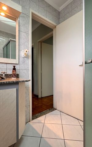 Casa à venda com 220m², 4 quartos e 3 vagas Casa à venda com 220m², 4 quartos e 3 vagasBanheiro
