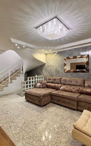 Casa à venda com 220m², 4 quartos e 3 vagas Casa à venda com 220m², 4 quartos e 3 vagasSala