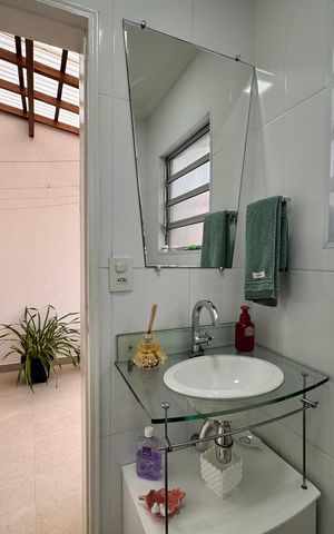 Casa à venda com 220m², 4 quartos e 3 vagas Casa à venda com 220m², 4 quartos e 3 vagasLavabo