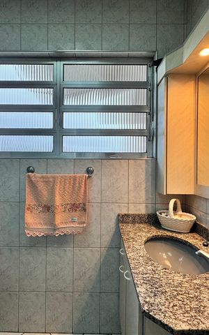Casa à venda com 220m², 4 quartos e 3 vagas Casa à venda com 220m², 4 quartos e 3 vagasBanheiro