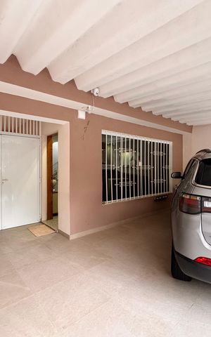 Casa à venda com 220m², 4 quartos e 3 vagas Casa à venda com 220m², 4 quartos e 3 vagasGaragem