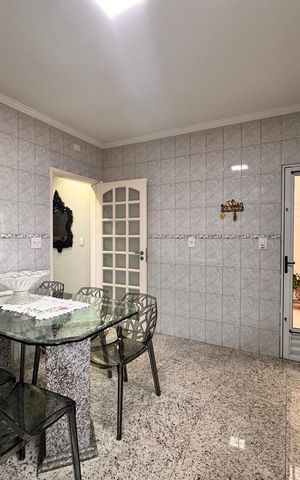 Casa à venda com 220m², 4 quartos e 3 vagas Casa à venda com 220m², 4 quartos e 3 vagasCozinha