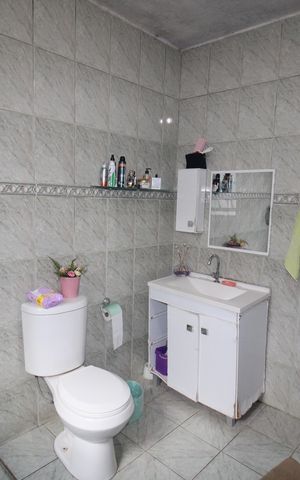 Casa à venda com 210m², 6 quartos e 1 vagaBanheiro