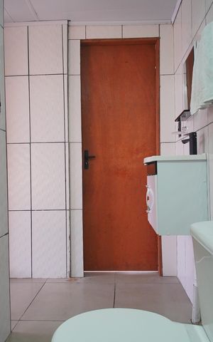 Casa à venda com 240m², 3 quartos e 2 vagasBanheiro 4
