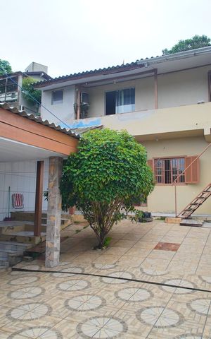 Casa à venda com 240m², 3 quartos e 2 vagasÁrea externa