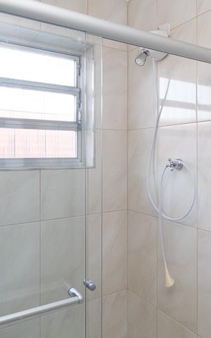 Casa à venda com 245m², 5 quartos e 4 vagas Casa à venda com 245m², 5 quartos e 4 vagasBanheiro Social