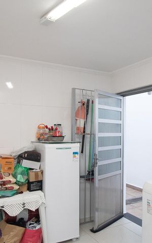 Casa à venda com 245m², 5 quartos e 4 vagas Casa à venda com 245m², 5 quartos e 4 vagasÁrea de Serviço