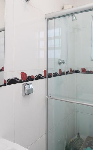 Casa à venda com 245m², 5 quartos e 4 vagas Casa à venda com 245m², 5 quartos e 4 vagasBanheiro de serviço