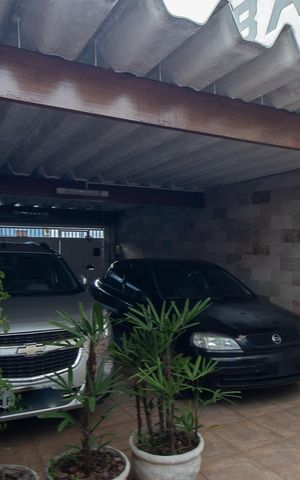 Casa à venda com 245m², 5 quartos e 4 vagas Casa à venda com 245m², 5 quartos e 4 vagasGaragem