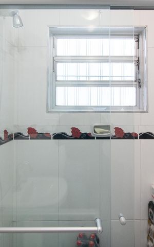 Casa à venda com 245m², 5 quartos e 4 vagas Casa à venda com 245m², 5 quartos e 4 vagasBanheiro de serviço