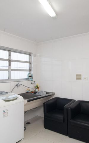 Casa à venda com 245m², 5 quartos e 4 vagas Casa à venda com 245m², 5 quartos e 4 vagasÁrea de Serviço