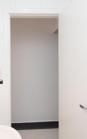 Casa à venda com 245m², 5 quartos e 4 vagas Casa à venda com 245m², 5 quartos e 4 vagasLavabo