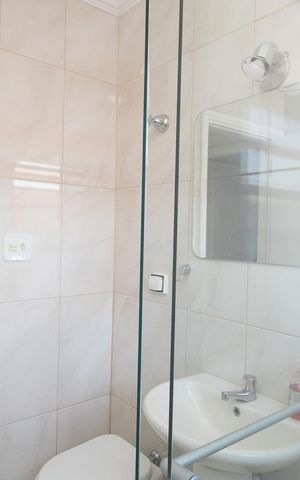 Casa à venda com 245m², 5 quartos e 4 vagas Casa à venda com 245m², 5 quartos e 4 vagasBanheiro Social