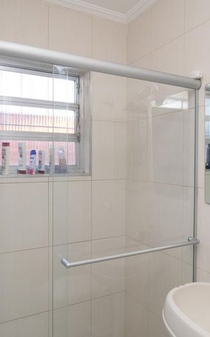 Casa à venda com 245m², 5 quartos e 4 vagas Casa à venda com 245m², 5 quartos e 4 vagasBanheiro da Suíte 1