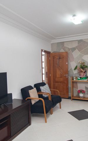 Casa à venda com 245m², 5 quartos e 4 vagas Casa à venda com 245m², 5 quartos e 4 vagasSala