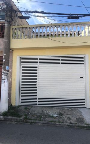 Casa à venda com 120m², 2 quartos e 1 vaga Casa à venda com 120m², 2 quartos e 1 vagaFachada