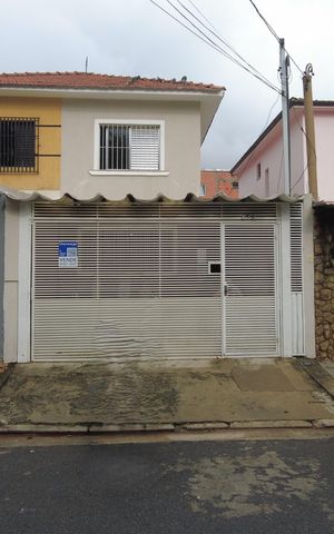 Casa à venda com 240m², 3 quartos e 2 vagasFachada