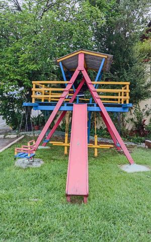 Casa de condomínio à venda com 125m², 3 quartos e 4 vagas Casa de condomínio à venda com 125m², 3 quartos e 4 vagasÁrea comum - Playground