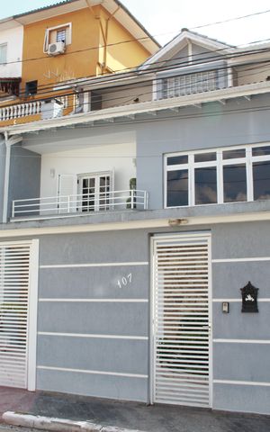 Casa à venda com 320m², 3 quartos e 6 vagasFachada