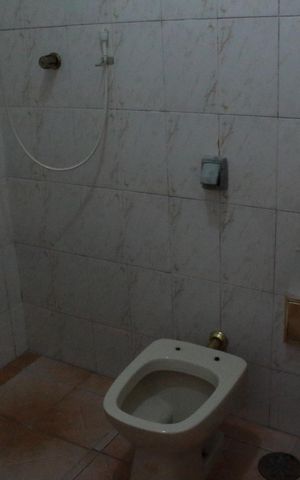 Casa à venda com 320m², 3 quartos e 6 vagasBanheiro de Serviço