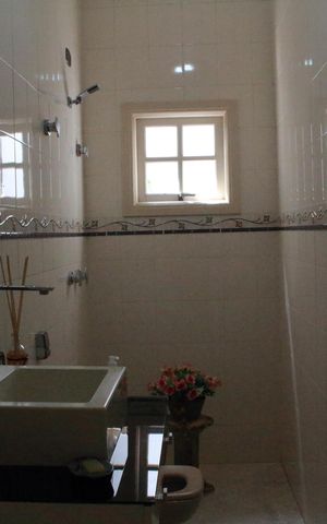 Casa à venda com 320m², 3 quartos e 6 vagasBanheiro