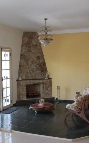Casa à venda com 320m², 3 quartos e 6 vagasSala