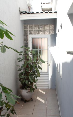 Casa à venda com 320m², 3 quartos e 6 vagasCorredor