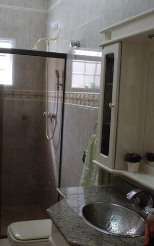 Casa à venda com 320m², 3 quartos e 6 vagasBanheiro