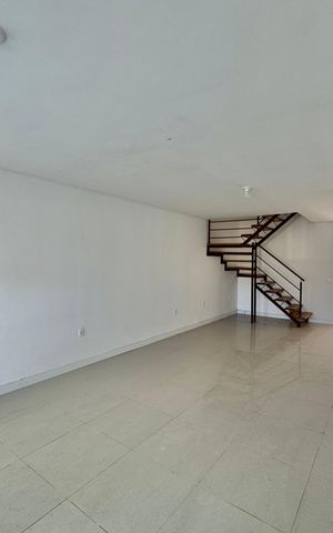 Casa de condomínio à venda com 200m², 3 quartos e 1 vaga Casa de condomínio à venda com 200m², 3 quartos e 1 vagaSala