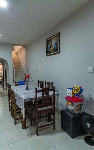 Casa à venda com 240m², 3 quartos e 2 vagas Casa à venda com 240m², 3 quartos e 2 vagasSala