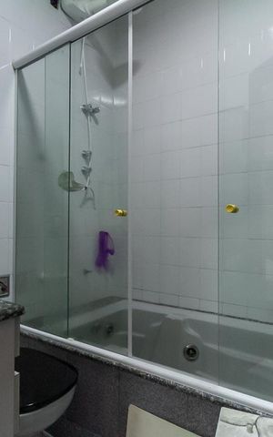 Casa à venda com 240m², 3 quartos e 2 vagas Casa à venda com 240m², 3 quartos e 2 vagasBanheiro da Suíte