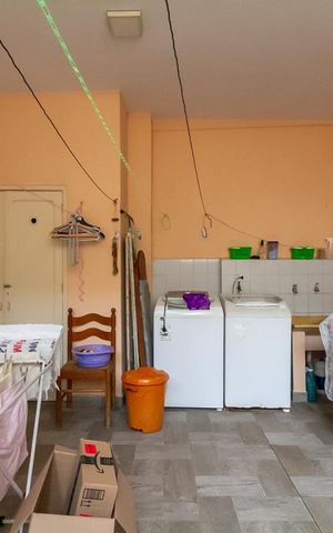 Casa à venda com 240m², 3 quartos e 2 vagas Casa à venda com 240m², 3 quartos e 2 vagasÁrea de Serviço