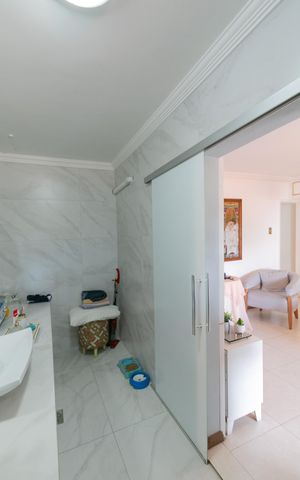 Casa à venda com 490m², 4 quartos e 1 vaga Casa à venda com 490m², 4 quartos e 1 vagaBanheiro da Suíte
