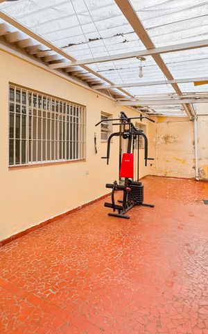 Casa à venda com 160m², 2 quartos e 1 vaga Casa à venda com 160m², 2 quartos e 1 vagaÁrea externa