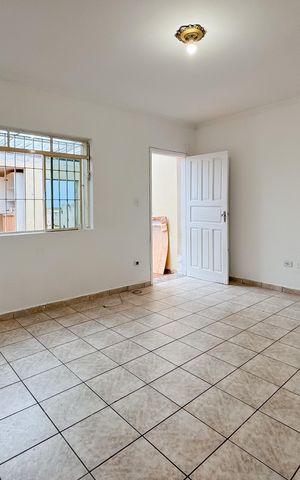Casa à venda com 160m², 2 quartos e 1 vaga Casa à venda com 160m², 2 quartos e 1 vagaSala